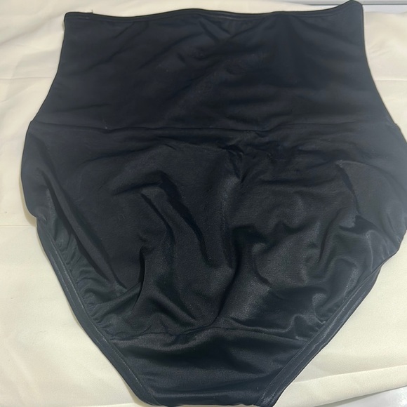 Flexees Black High-Waist Shapewear with Reinforced Waistband - Picture 5 of 6